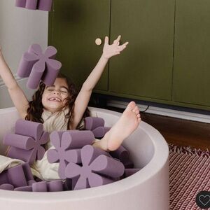 SMOL Purple Foam Pit 30 Piece Daisy Foam Shapes NEW